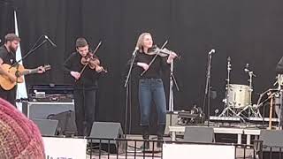 The Green Fields of Glentown with the Duhks