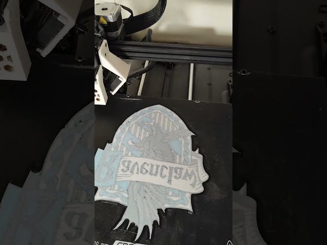 Vídeo relacionado con Taza oficial de Harry Potter Ravenclaw con lámina dorada y logotipo 3D en relieve en una caja