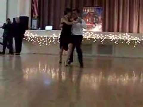  Osvaldo Zotto  and  Lorena Ermocida  are  dancing  to  the  tango  "  Para Dos  "