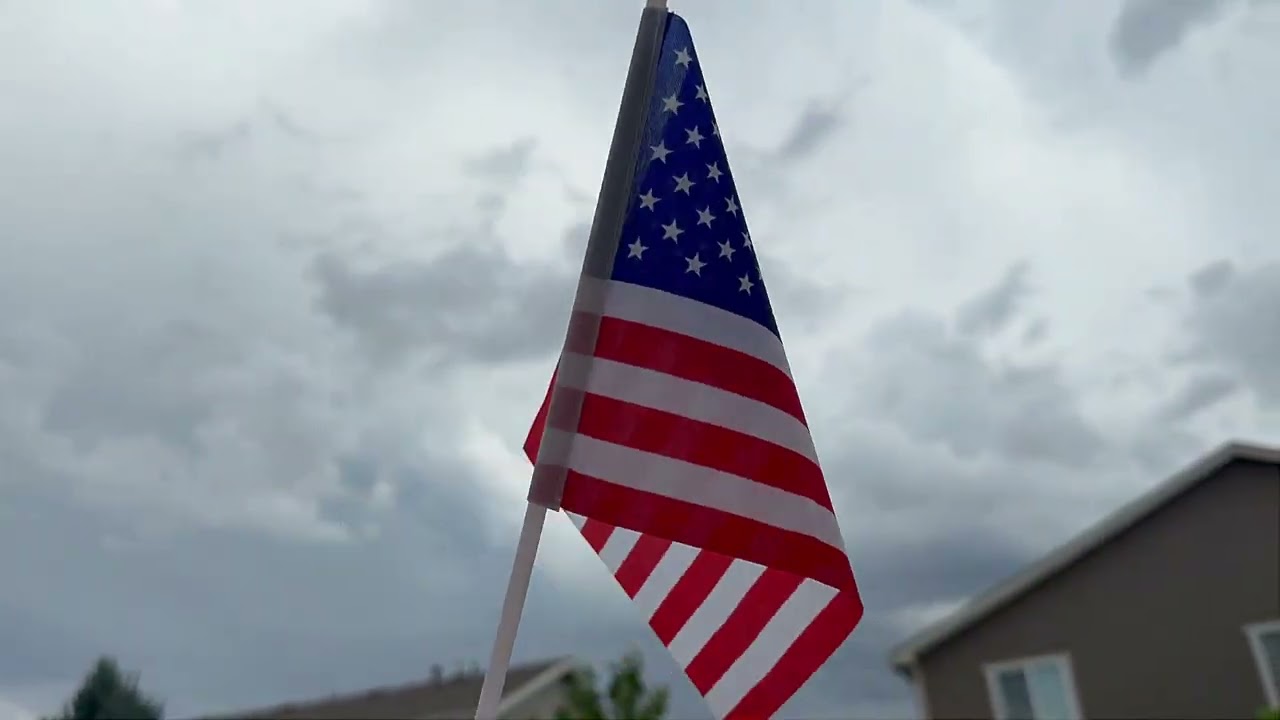 USA-Shaped Cloud Transforms Into an Eagle Over Colorado || ViralHog