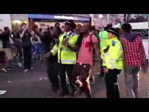 Notting Hill Carnival 2013 POLICE DANCING ! !