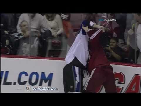 Pavel Kubina vs Shane Doan Oct 30, 2010