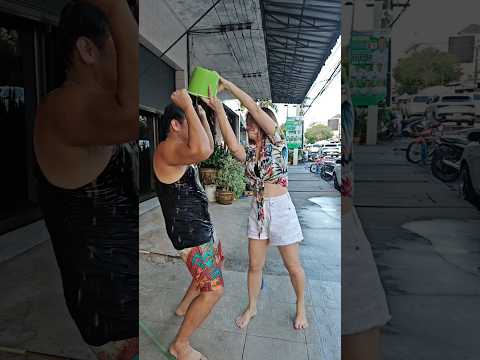 คนละทีจริงๆ #ตลก #สงกรานต์ #songkran2025 #สาดน้ำ #splash
