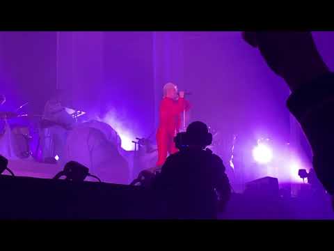 Robyn - Dancing On My Own - The Honey Tour - 12/04/2019 Alexandra Palace, London