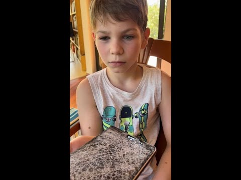 APA FALHOZ VÁGTA A TABLETEM! 😱 #shorts