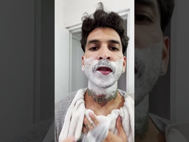 Vídeo relacionado con Proraso Crema pre afeitado, 100 ml, crema facial hombre para piel sensible, crema barba hidratante con extractos de avena y té verde, blanco