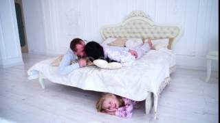 Download lagu Daughter Hiding Under Bed, Mom and Dad Kiss and Looking For Kid at Home mp3