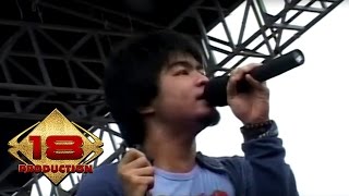 Download lagu Samsons - Kenangan Terindah   (Live Konser Lhoksumawe 19 Februari 2007) mp3 Download lagu Samsons - Kenangan Terindah   (Live Konser Lhoksumawe 19 Februari 2007) mp3