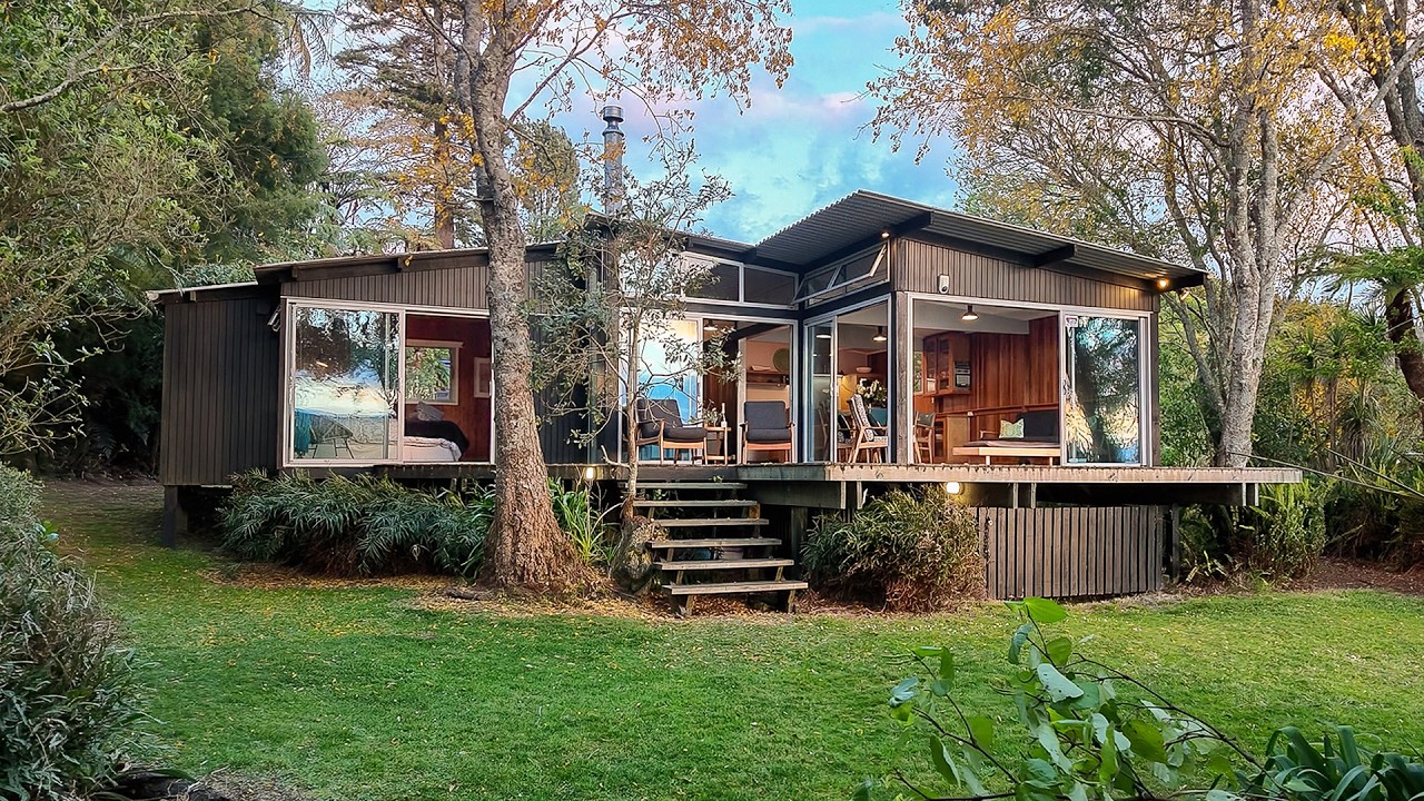 Mid-Century Design, Timeless Lakefront Living