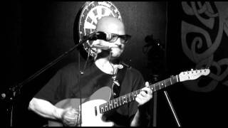 Ray Wallace performs Dear Dad at McGintys