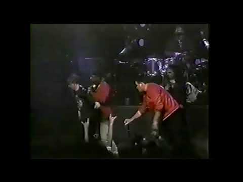 Ronnie James DIO heckles audience member! RARE!