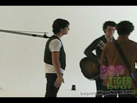 Jonas Private Concert at the Tiger Beat/BOP photo shoot!