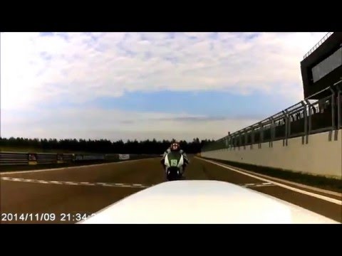 Nobivanni su RGV 250 passa l'allievo su RS250  per fargli vedere come si fa........