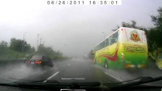 [問題] 下雨天高速公路的注意事項
