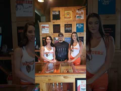 Why i like working at hooters part 1