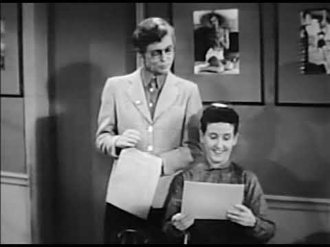 Love That Bob | Season 4 | Episode 31 | Grandpa Attends a Convention