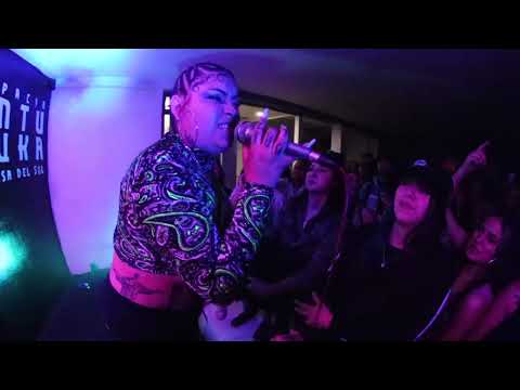 11. Sativanderground & Dj Reina - Quien espera a quien (En Vivo)