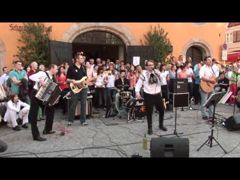 download lagu mp3 mp4 Es Scheint, download lagu Es Scheint gratis, unduh video klip Es Scheint