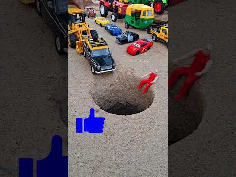 jcp pushing cars sw autorickshaw and tractor near in to deep pit #jcb #jcpbackhoe #jcp #jcbvideo