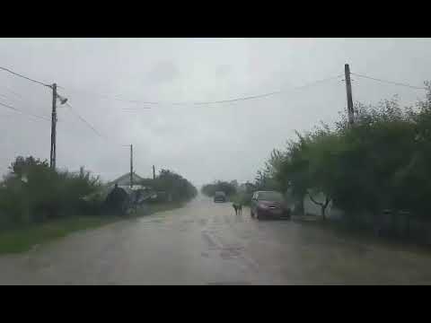 Inundații pe strada Motrului spre Zegujani