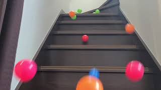 [子供が喜ぶ‼️]カラーボールを階段から落としてみたよ🎵I dropped the colored ball from the stairs