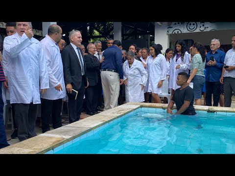 Já estou crucificado com Cristo; e vivo, não mais eu, mas Cristo vive em mim;