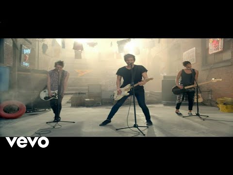 5 Seconds of Summer - She Looks So Perfect (Official Video)