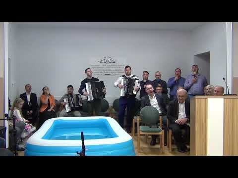 EL  POATE  EU  STIU  CA  POATE  CANTARE  CRESTINA