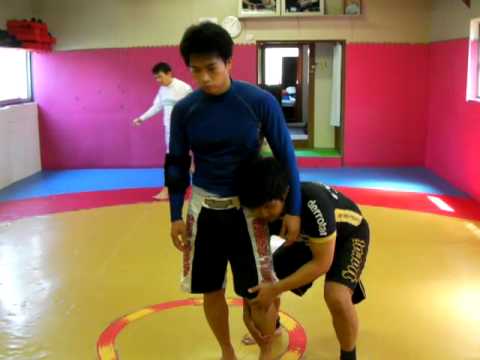 プロレス技～サソリ固め