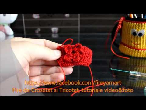 Floare crosetata in lucru