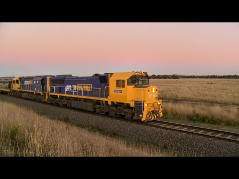 Broad Gauge Grain Train With XR Class Diesel Locomotives (30/5/2021) - PoathTV Australian Railways