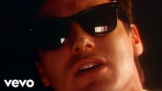 Musik-Video-Miniaturansicht zu Sunglasses At Night Songtext von Corey Hart