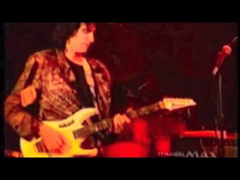 Steve Vai gets owned by harmonica player (John Popper)