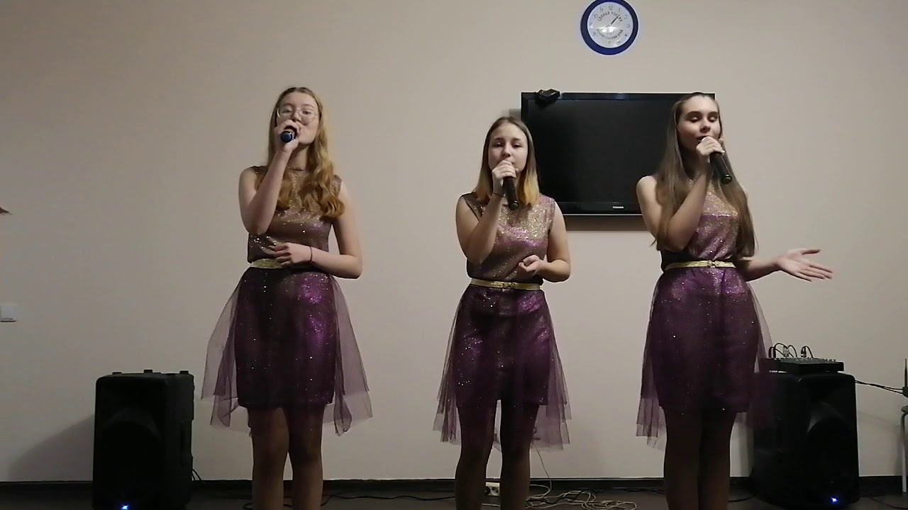 63. Трио Дыбенко Алёна, Гилязова Анастасия, Симоненко Анастасия Студия вокально-эстрадного пения «Ветер перемен» - «Обернитесь»
