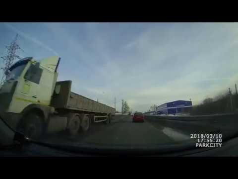 Девушка на Матизе потеряла управление и столкнулась с Сонатой