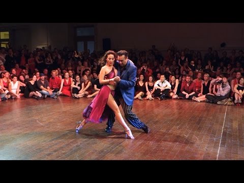  Mariano Frumboli  and  Juana Sepulveda  are  dancing  to  "  Rie Payaso  "  by  Juan D'Arienzo  at  Brussels Tango Festival  in  2016