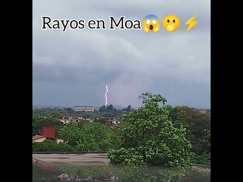 Tienes que ver esto 😱 #descargaselèctricas #rayos #descargas en Moa #skymoments #cielo