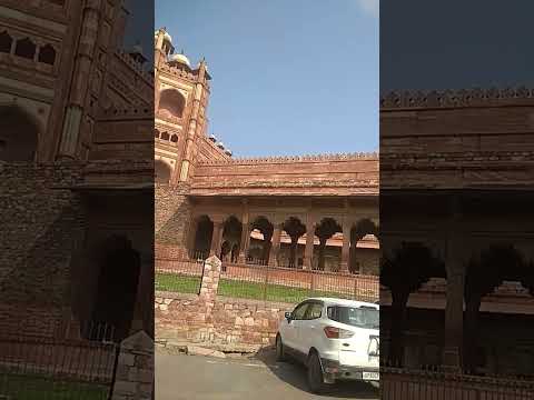 buland darwaja in Fatehpur sheekhri shariq viloge