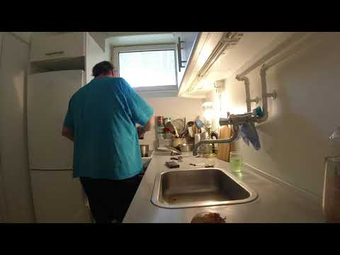 MongoTV_4959 - Mongo Madskole - Hønsebouillonsuppe Med Kød- og Melboller- Pasta - Løg