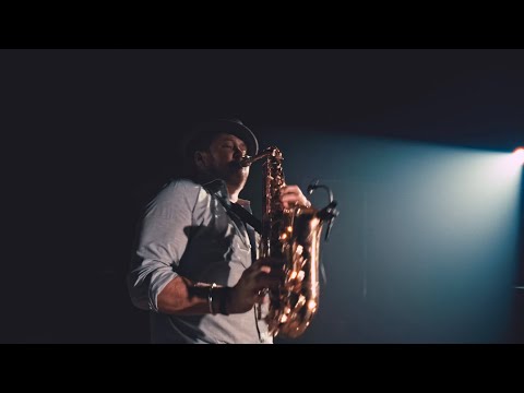 Michael Lington - On The Scene (Official Performance Video)