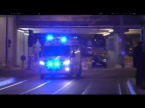 Primeur Gloednieuwe ambulance 13 108 met spoed naar een Melding in Amsterdam Osdorp