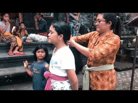 Balinese tradition of ngodakin - Balinese girls' long hair is cut