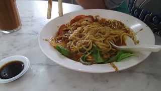 preview picture of video 'Curry Noodles, Restaurant Nam Heong, Old Town Ipoh'