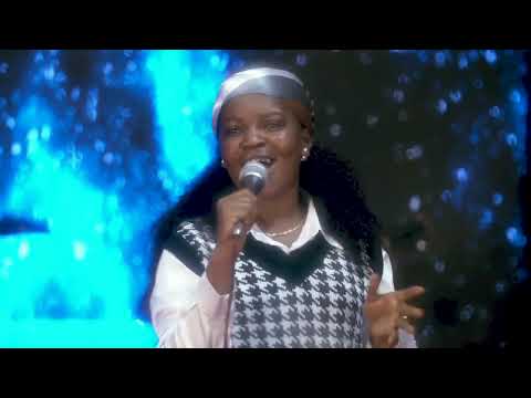 PUISSANT MOMENT D'ADORATION AVEC LA SŒUR FRANÇOISE MOLEKA DANS BISO EN PRIÈRE, TEMPS FORT