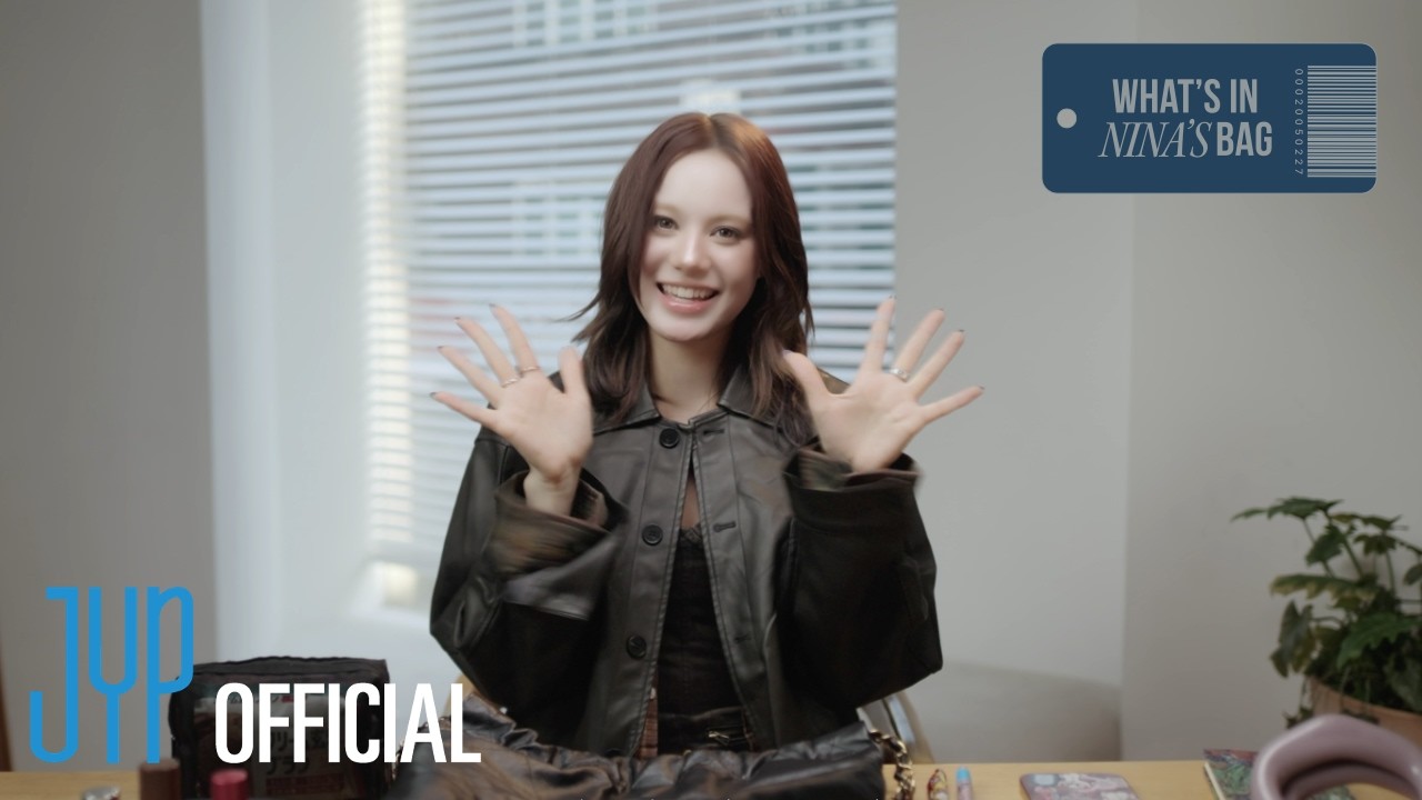 [#NiziU_BDay] What's in NINA's Bag ?