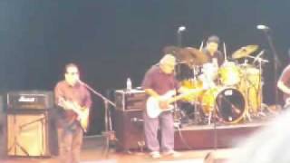Shakin&#39; Shakin&#39; Shakes-  Los Lobos At The Greek Theatre in L.A. 7-11-10 006.avi