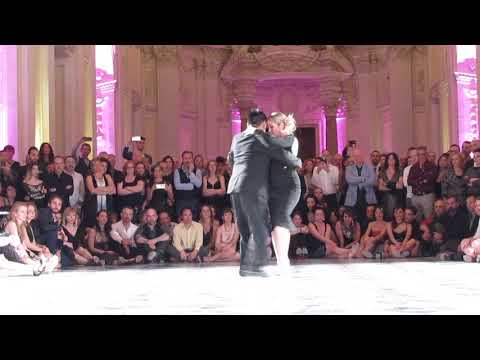  Carlos Espinoza  and  Noelia Hurtado Pitruzzella  are  dancing  to  the  tango  "  El Olivo  "  by  Juan D'Arienzo  at  Torino Tango Festival  in  2019