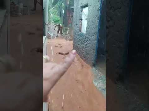 Água barrenta sedimentando com a chuva na rua Alto do Bela Vista em Saramandaia.
