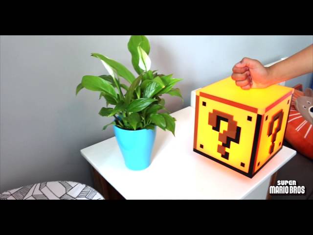 Vídeo relacionado con Paladone Luz nocturna Question Block Super Mario - Producto oficial Nintendo, sensor nocturno automático y portátil con adhesivo de pared, regalo retro para gamers