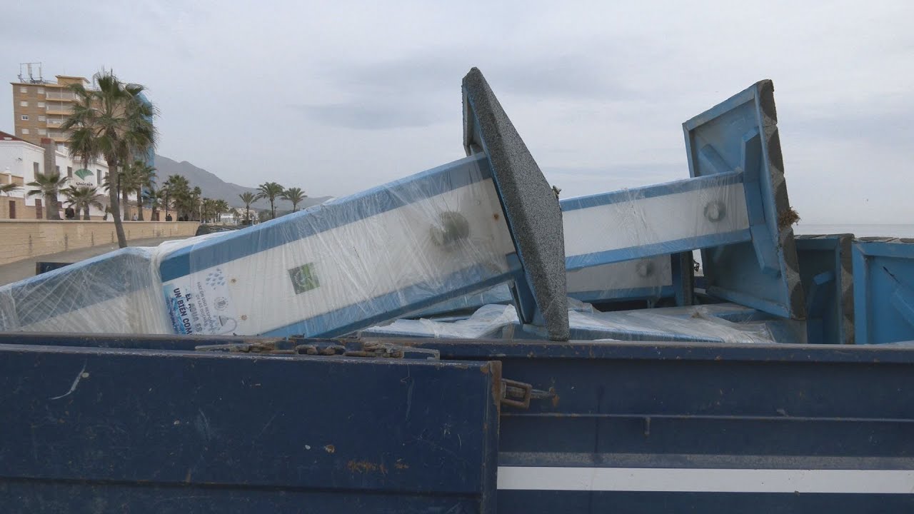 Se retiran todas las duchas de las playas por la sequía
